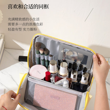 New Style Cosmetic Bag with Large Capacity, Plaid Pattern, Ultra-Light, Wear-Resistant, Can Stand Upright and Can Be Hung on Luggage for Storage
