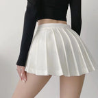 White [short front and long back pleated skirt] / S