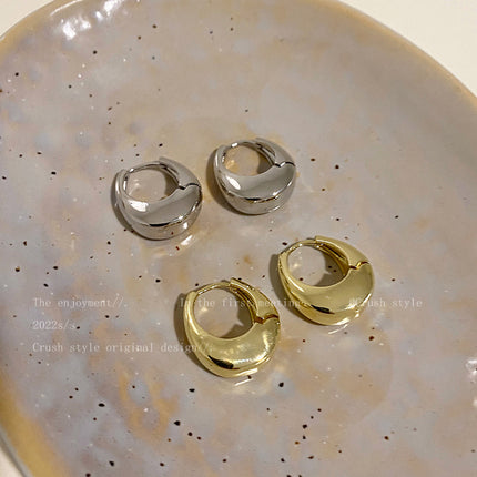Geometric oval plain ring autumn and winter ear buckle women's fashion temperament high-end earrings cold wind commuting all-match ear jewelry