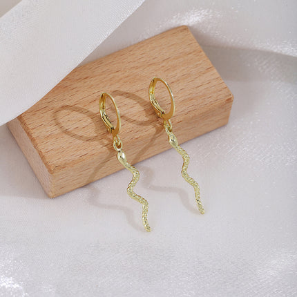 European and American Style Simple Elegant Metal Wind Ring Earrings Retro Exaggerated Irregular Electroplating High-grade Earrings for Women