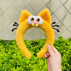 Yellow cat b0109