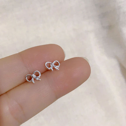 2025 New Style Earrings with a Unique Design, High-End Feel, Versatile for Everyday Wear, Fashionable Earrings Wholesale, Ear Studs for Women, Ear Cartilage Studs