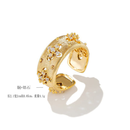 Vintage Palace-Style Ring for Women, Hollow, Exquisite, Light Luxury, Open Ring, Heavy Craftsmanship, Index Finger Ring, Trendy Four-Leaf Clover Texture, Gold