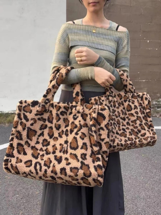 518523 autumn and winter new large capacity leopard print handbag College student plush commuter bag lamb fur tote bag Hundred