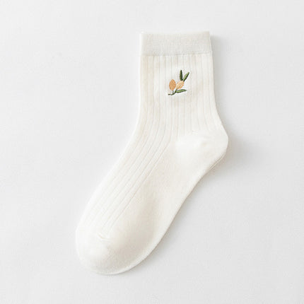 Popular online popular white women's socks solid color embroidered bear Japanese stockings cute high-top cotton socks Zhuji wholesale