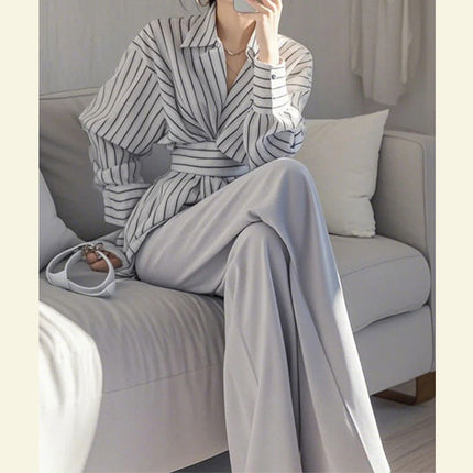In spring, wear a set of salt-based, light-cooked and capable, elegant, A- and-gray striped shirt, professional suit pants