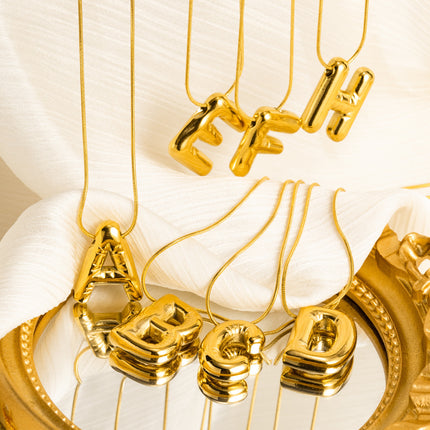 Cross-border fashion sense Europe and the United States 26 English letter pendant smooth bubble letter necklace women wholesale