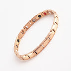 Rose gold, 0.7cm wide, slim band