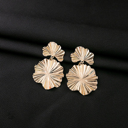 European and American Retro Exaggerated Golden Leaf Earrings, Cut Out Butterfly Ginkgo Earrings, Accessible Luxury Personalized Earrings