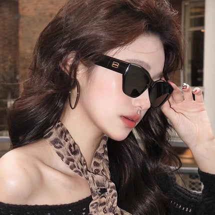 2025 New Large-Frame Sunglasses for Women, High-End Beach Style, Trendy Influencer Style, Street Photography, Slimming Effect for Square and Round Faces