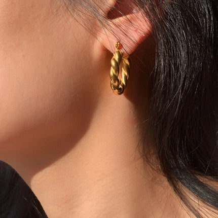 Cross-border European and American earrings ins fashion short C- shaped horns earrings stainless steel 18K gold-plated earrings women wholesale