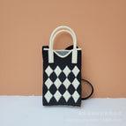 Diamond grid black and white (small)