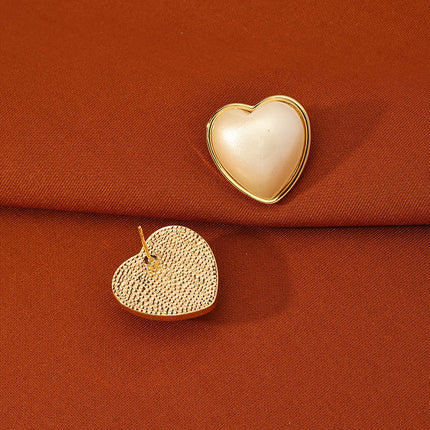 925 Silver Needle Pearl Heart Earrings, Vintage Style, Fashionable Design, Gentle Hong Kong Style Copper-Plated Earrings 2070