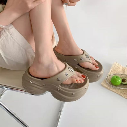 Cartoon Flip-Flops for Women 2026 Summer New Style Thick-Soled Beach Vacation Solid Color Cute Casual Sandals