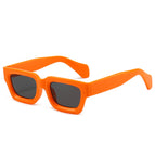 Orange and gray slices / As shown in the picture