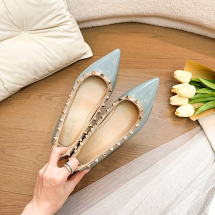 Rivet Pointed-Toe Shoes for Women, 2025 Spring and Autumn Shallow Kitten Heel Soft-Soled Loafers, Durable and Soft-Soled