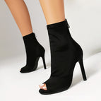 Shoe bottoms can be personalized, colors can be personalized, l0go can be personalized / 38