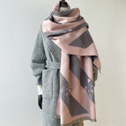 Cat finds home pink gray / 180x65cm