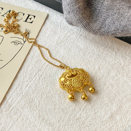 Gold-Plated Necklace for Women, Vintage Fashion Versatile Pendant with a High-End Design Sweater Chain Clothing Accessory