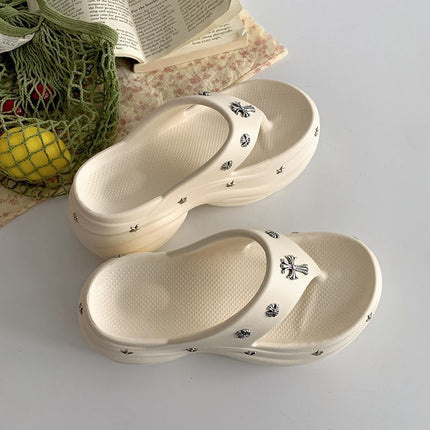 Cartoon Flip-Flops for Women 2026 Summer New Style Thick-Soled Beach Vacation Solid Color Cute Casual Sandals