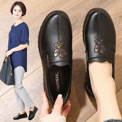 Mom's Shoes, Comfortable Single Shoes, 2026 New Spring and Autumn Flat Soft-Soled Non-Slip Women's Shoes, Middle-Aged and Elderly Leather Shoes