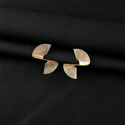 European and American Retro Exaggerated Golden Leaf Earrings, Cut Out Butterfly Ginkgo Earrings, Accessible Luxury Personalized Earrings