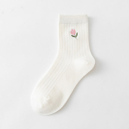 Popular online popular white women's socks solid color embroidered bear Japanese stockings cute high-top cotton socks Zhuji wholesale