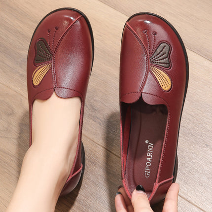 Mom's Shoes for Middle-Aged Women 2026 New Style Non-Slip Flat Comfortable Spring and Autumn Soft-Soled Leather Shoes for Middle-Aged and Elderly People