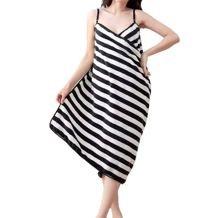 New Coral Velvet Women's Bath Towel Internet Celebrity Suspender Bath Skirt Korean Sexy Backless Bathrobe Wholesale Can Be Worn Outside Pajamas