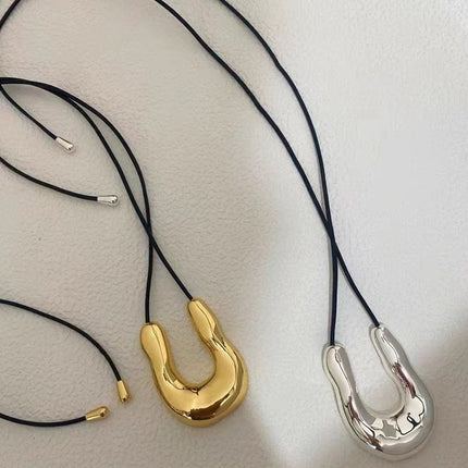 European and American Niche U-shaped Necklace Metal Design Sense Horse Pendant Ins Style Simple Cold Style Horseshoe Necklace