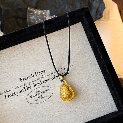 Gold-Plated Necklace for Women, Vintage Fashion Versatile Pendant with a High-End Design Sweater Chain Clothing Accessory