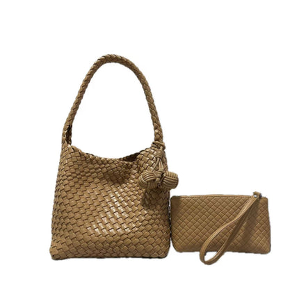 PU Woven Bucket Bag Ball Charm Women / Sac Seau Tressé PU Pompon Femme