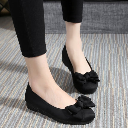 Old Beijing Cloth Shoes Women's Polyurethane Black Work Shoes Flat Bottom Lazy One-Step Pea Shoes Lightweight and Comfortable for Foot Care