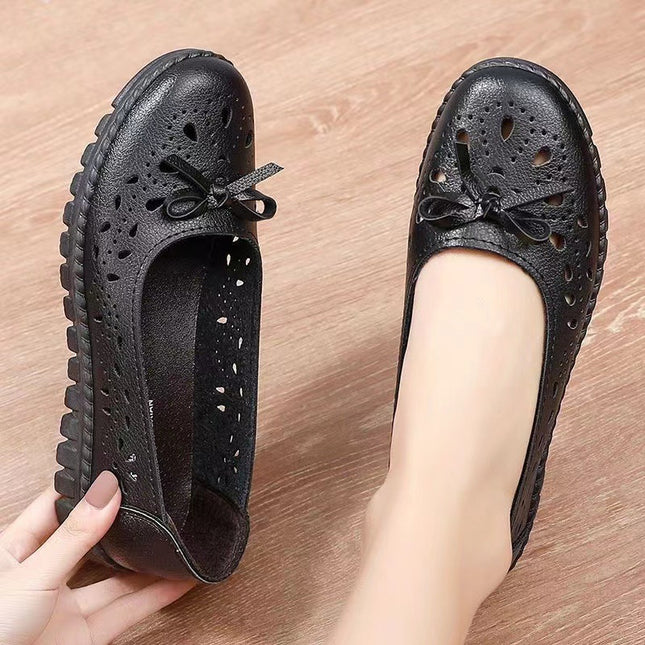 Hollow-out Leather Shoes Women's Sandals Breathable Middle-aged Non-slip Single-layer Shoes Flat Summer Mother Shoes Casual Hole Shoes for the Elderly