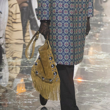 Cross-border in stock Bohemian-style Niche Design Imitation Deerskin Velvet Postman Rivet Tassel Shoulder Crossbody Warehouse
