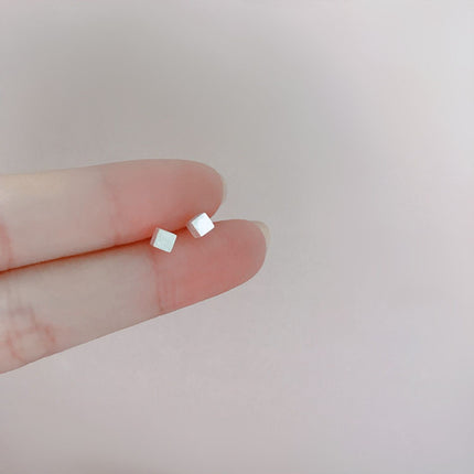2025 New Style Earrings with a Unique Design, High-End Feel, Versatile for Everyday Wear, Fashionable Earrings Wholesale, Ear Studs for Women, Ear Cartilage Studs