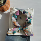 Wind blows lily scent khaki / 56x56cm square scarf