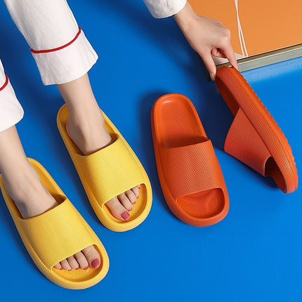 320 Pieces of Women's Summer Indoor Eva Slippers for Home Use, Soft-Soled, Simple, Non-Slip, Wholesale, Toy Story Design