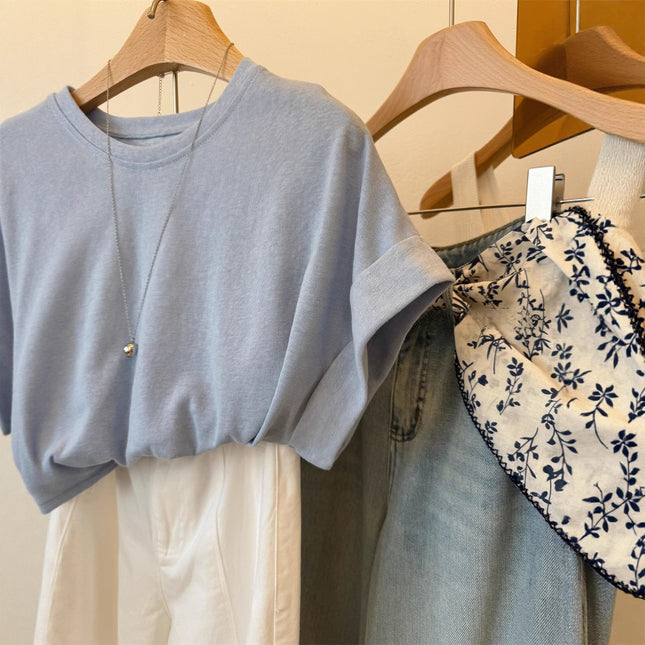 Muyang Recommends It! Minimalist, Relaxed Style Short-Sleeve T-Shirt for Women with Front Short and Back Long Design and Decorative Buttons on the Back
