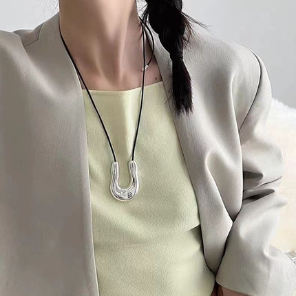 European and American Niche U-shaped Necklace Metal Design Sense Horse Pendant Ins Style Simple Cold Style Horseshoe Necklace