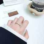 Ring number 8 / V gold