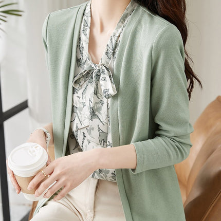In the spring of 2025, the new style fake two-piece sweater women's design is small and chic green top.