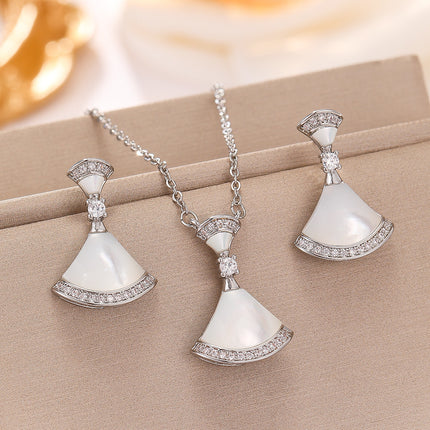 European and American style high version Tanabata small skirt necklace earrings live supply clavicle chain fan-shaped white fritillary suit
