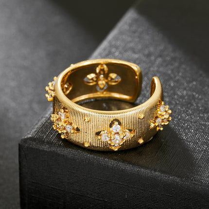 Vintage Palace-Style Ring for Women, Hollow, Exquisite, Light Luxury, Open Ring, Heavy Craftsmanship, Index Finger Ring, Trendy Four-Leaf Clover Texture, Gold