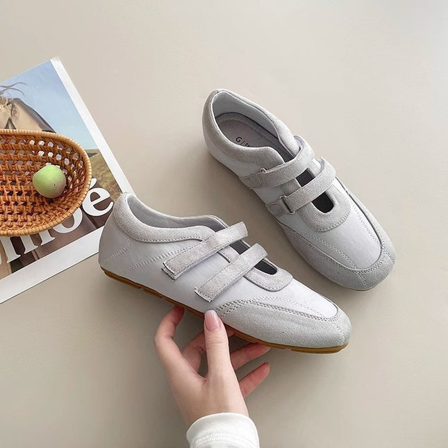 Retro Velcro Round-Toe Shallow-Mouth Single Shoes for Women, 2026 New Style German Training Shoes to Match with Skirts, Flat-Soled Loafers, Trendy Grandma Style