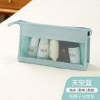 [triangular toiletry bag] lake blue