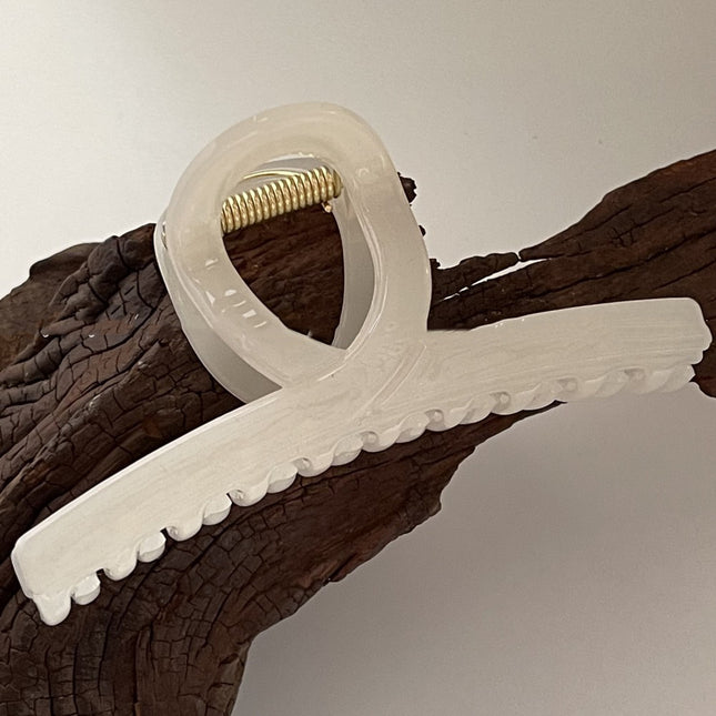 Hold on, hold on tight! The amount of hair can also be more! Color praise quality control good shark catch French catch clip spring and summer Women