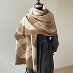 Cat finds home camel / 180x65cm