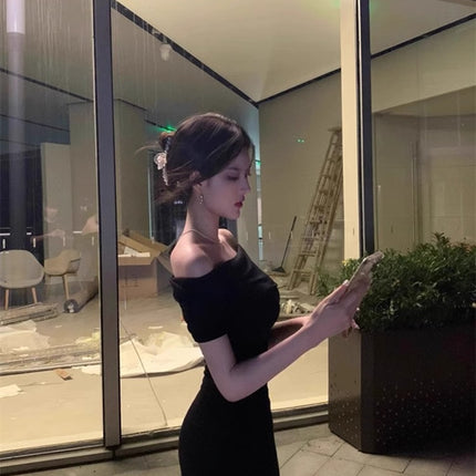 High-Cold Royal Sister Wear Black One-Line Collar Dress for Women with Summer Elegant, Slimming Look and Hip-Hugging Long Skirt
