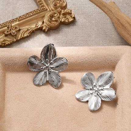 European and American Style Exaggerated Titanium Steel Flower Earrings for Women, French Three-Dimensional Fashion Light Luxury Silver Petal Earrings Versatile Style
